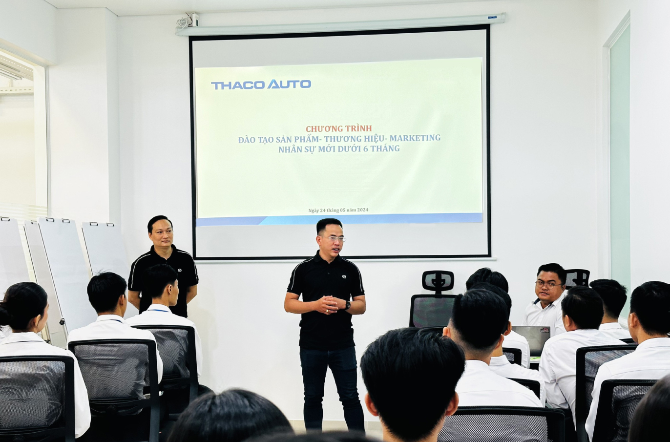 THACO AUTO TRÀ VINH trang bị kiến thức cho đội ngũ TVBH mới