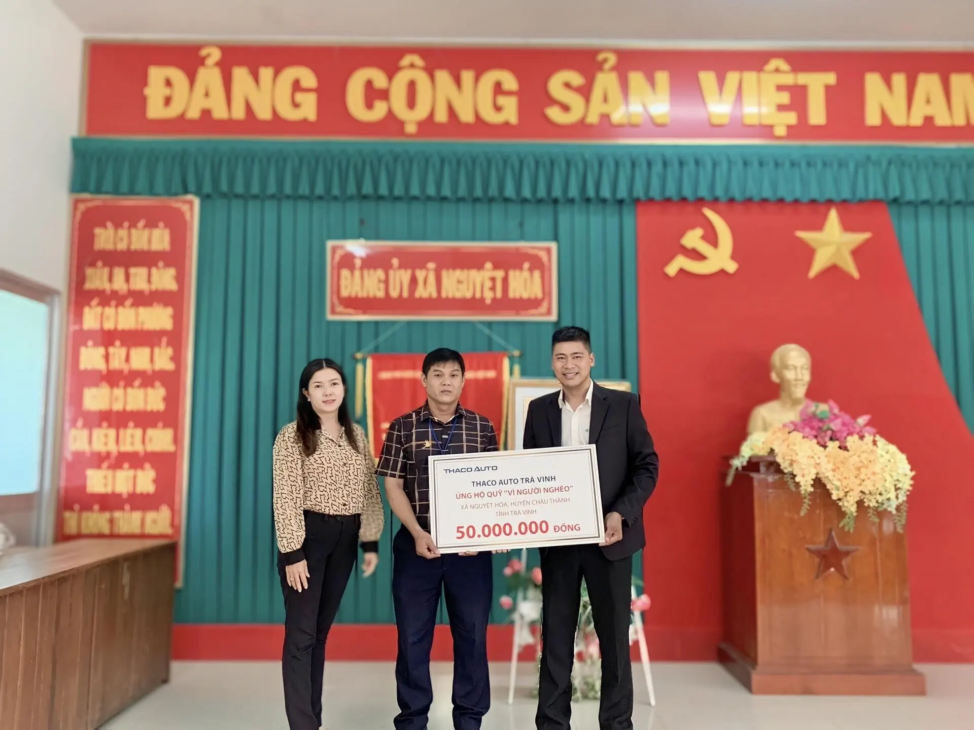 THACO AUTO Trà Vinh sẻ chia với người có hoàn cảnh khó khăn tại địa phương nhân dịp Tết Nguyên đán 2024